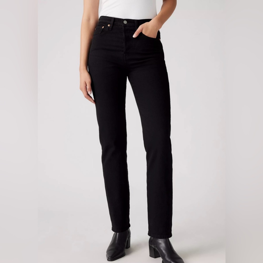 Levi's • Wedgie Straight Black Jeans